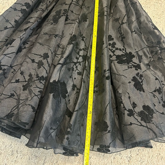 Vintage L ultra sheer/feather vintage dress in excellent vintage condition. - Picture 16 of 16